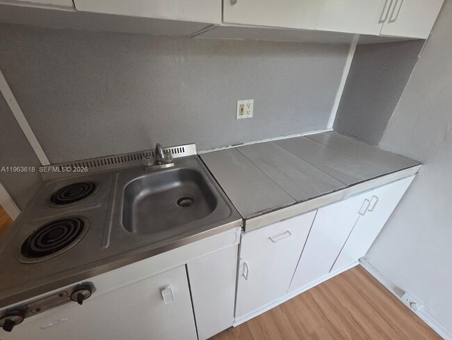 Building Photo - 1947 Lincoln St