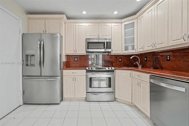 Building Photo - 10994 Neptune Dr