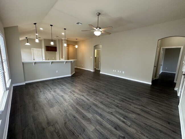 Building Photo - Coming Soon! 3BD 2BA Home for Rent: Kyle T...