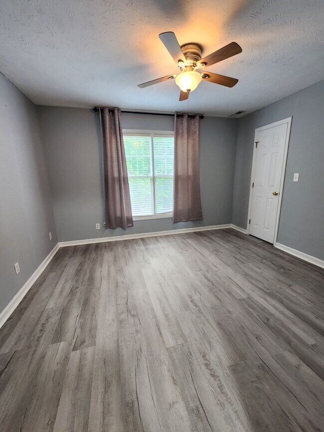 Building Photo - ELK RIDGE