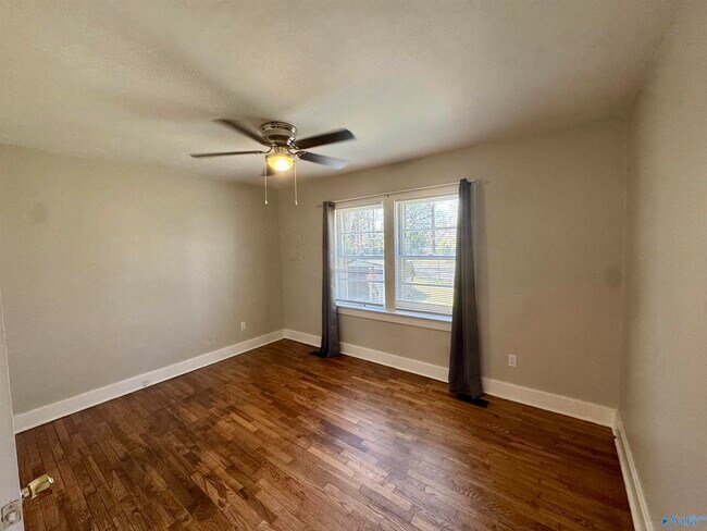 Building Photo - 518 Lawson St