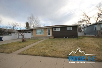 Building Photo - 204 19th Ave NW