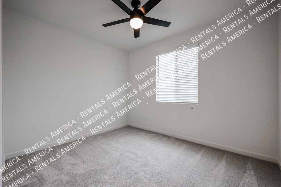 Building Photo - 11338 E Ulysses Ave