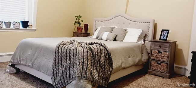 Building Photo - 5550 Main St