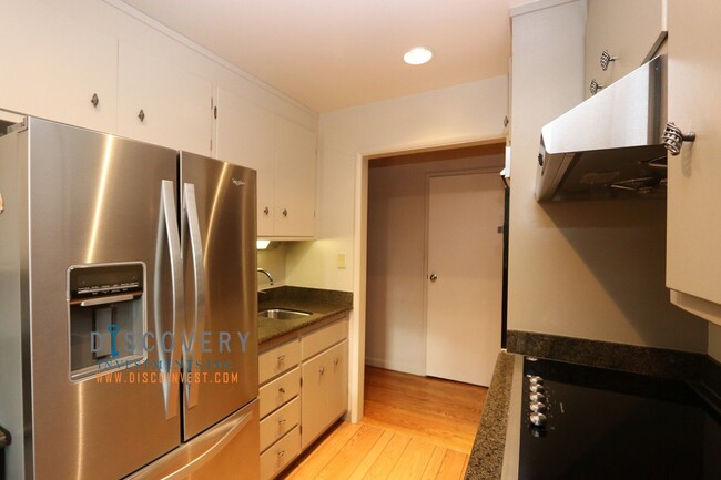 Building Photo - Contemporary Montclair 3+ Bedroom Canyon H...