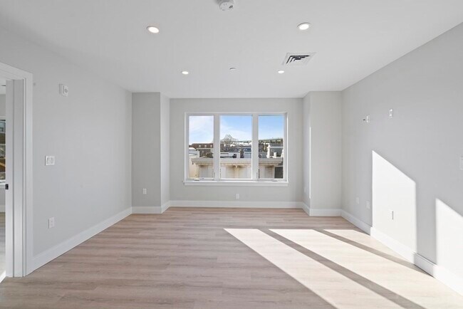 Building Photo - 25 2nd St