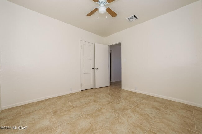 Building Photo - 2631 N Fontana Ave