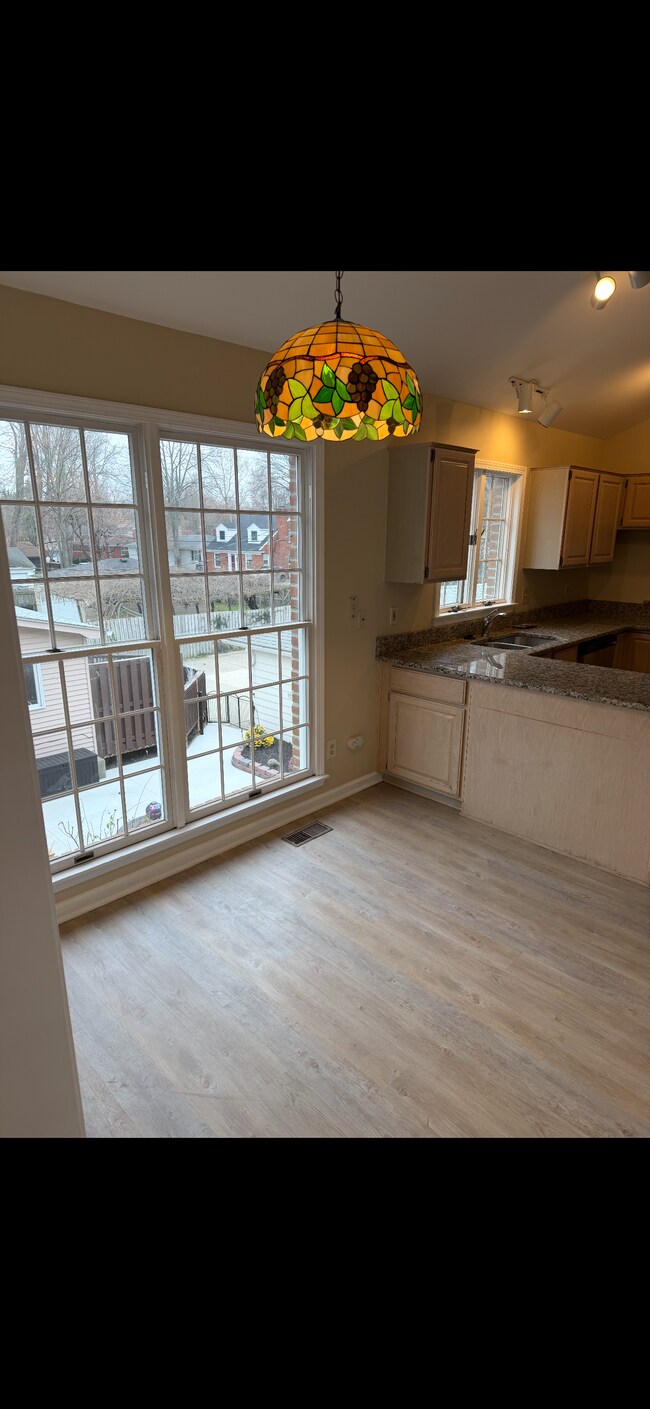 Building Photo - 889 Neff Rd