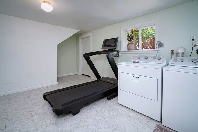 Building Photo - 13027 40th Ave S