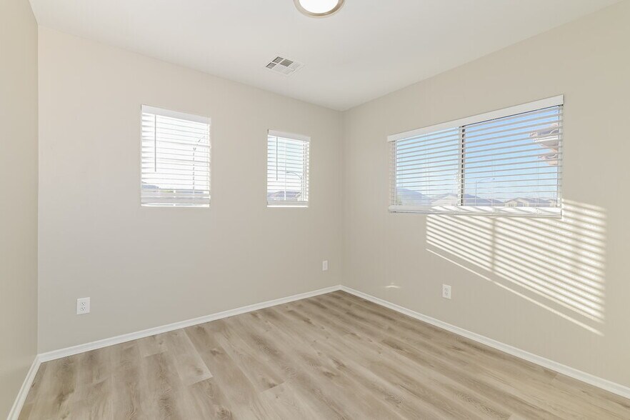 Building Photo - 10288 Nolinas St
