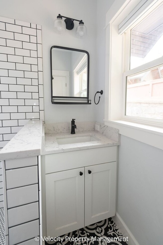 Building Photo - Beautiful Home Across the Street from Drake Park!