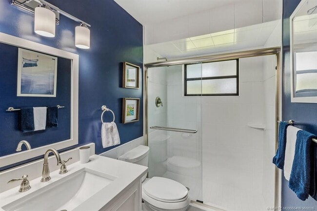 Building Photo - 4103 SE Centerboard Ln