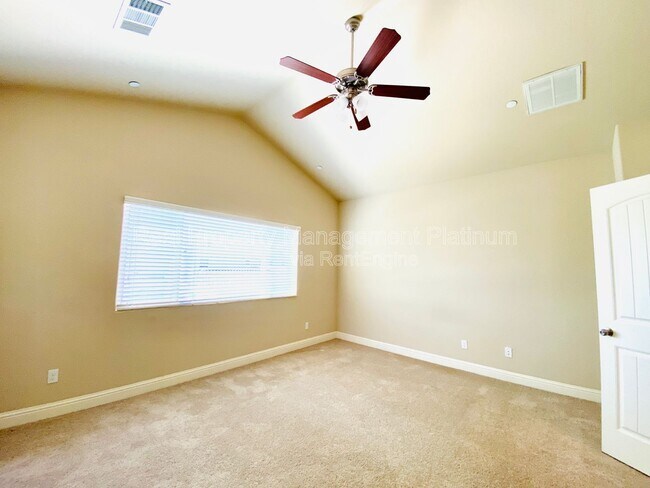 Building Photo - 6162 E Farrin Ave