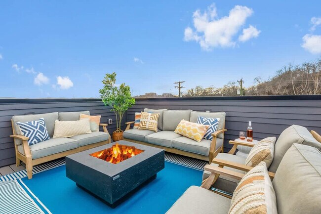 Building Photo - 761 Lynwood Ave