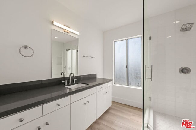 Building Photo - 6821 E Ocean Blvd