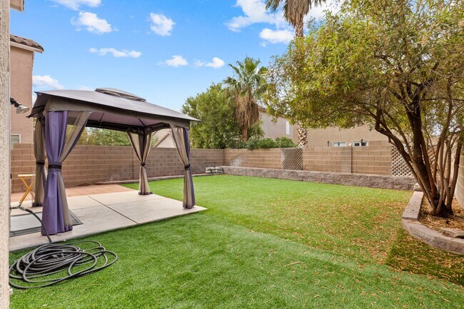 Building Photo - Cozy Furnished 3bed 3bath l Near Southern Highlands