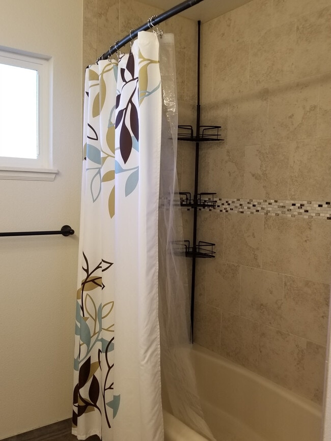 Building Photo - Stunning 4 Bedroom 2 bath in NW Corvallis!