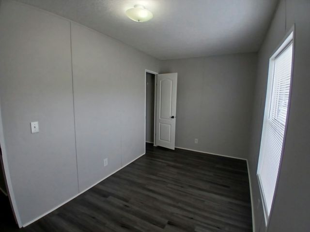 Building Photo - 1400 Banana Rd