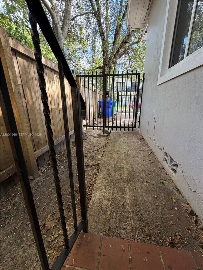 Building Photo - 7712 NE 1st Ct