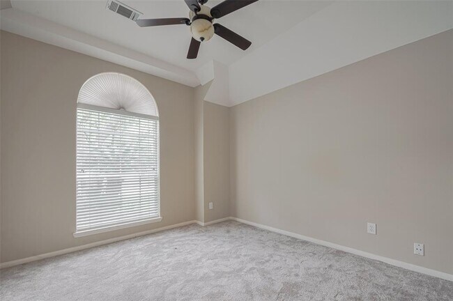Building Photo - 9502 Willow Crossing Dr