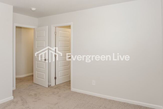 Building Photo - 16907 Whispering Pnes Dr