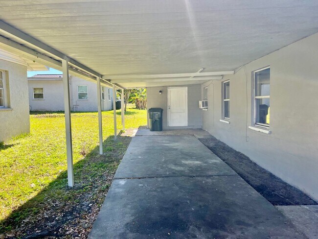 Building Photo - 516 Lowell St