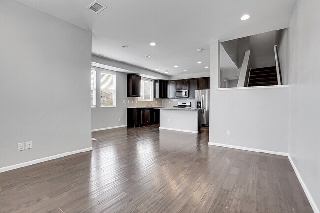 Building Photo - $2,750.00, 3 bed, 2.5 bath located in Denver