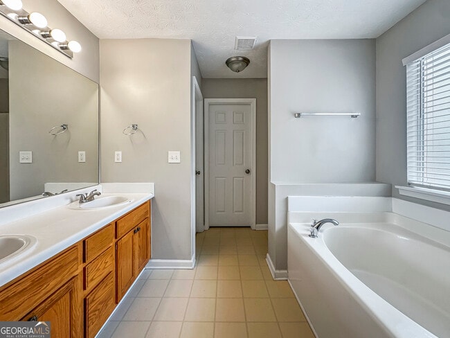 Building Photo - 1395 Stephens Pond View