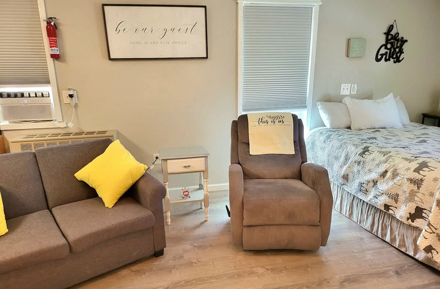 Building Photo - 6820 1/2 North Montana Avenue-SI ID1492821P