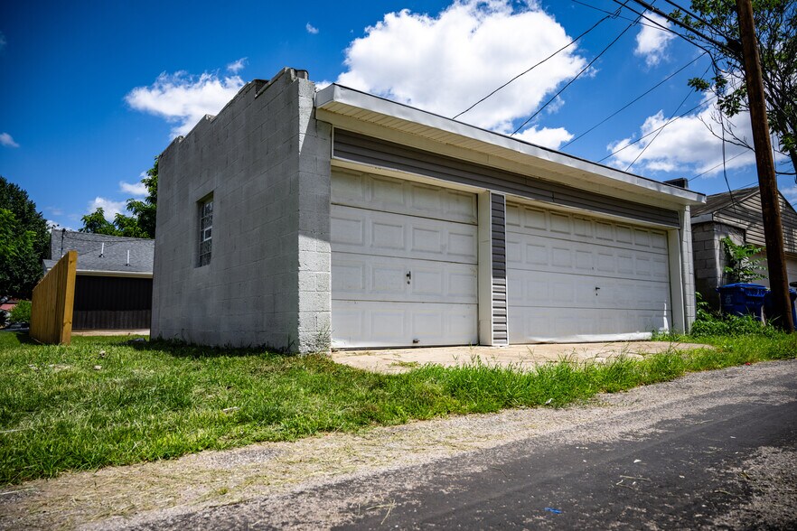 Building Photo - 287 E Barthman Ave