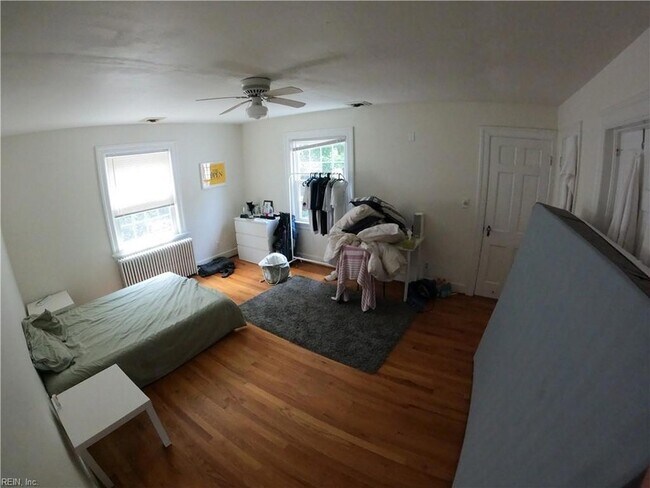 Building Photo - 1600 Cedar Ln