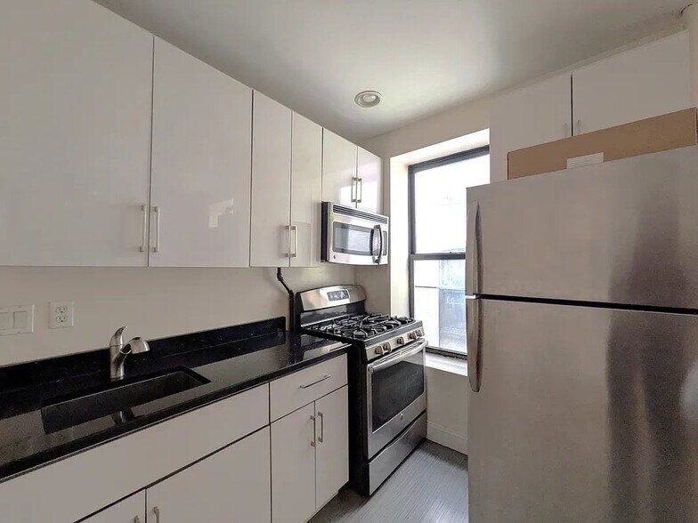 Building Photo - 533 W 158th St