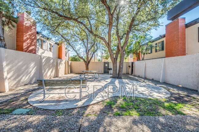 Building Photo - 5308 Kenosha Ave