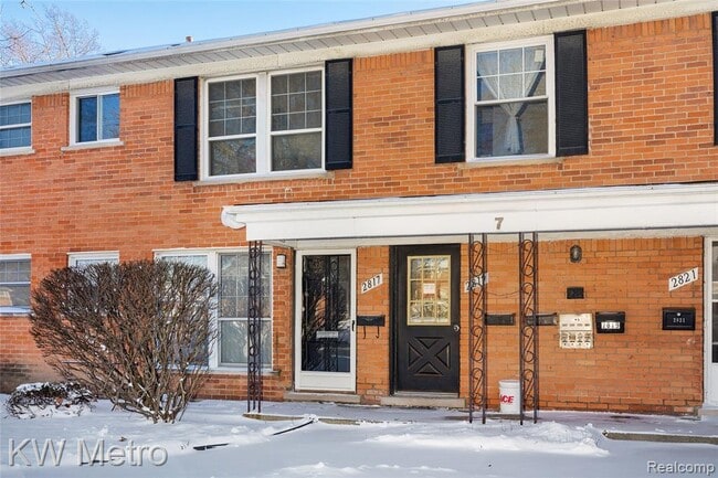 Building Photo - 2817 W 13 Mile Rd