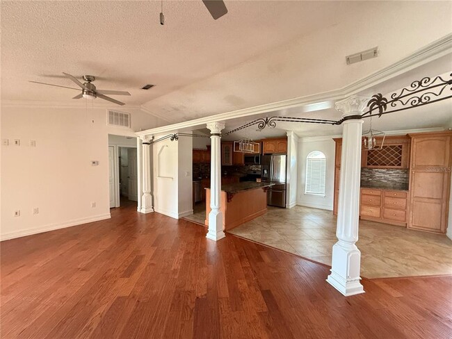 Building Photo - 3900 Oak Pointe Blvd