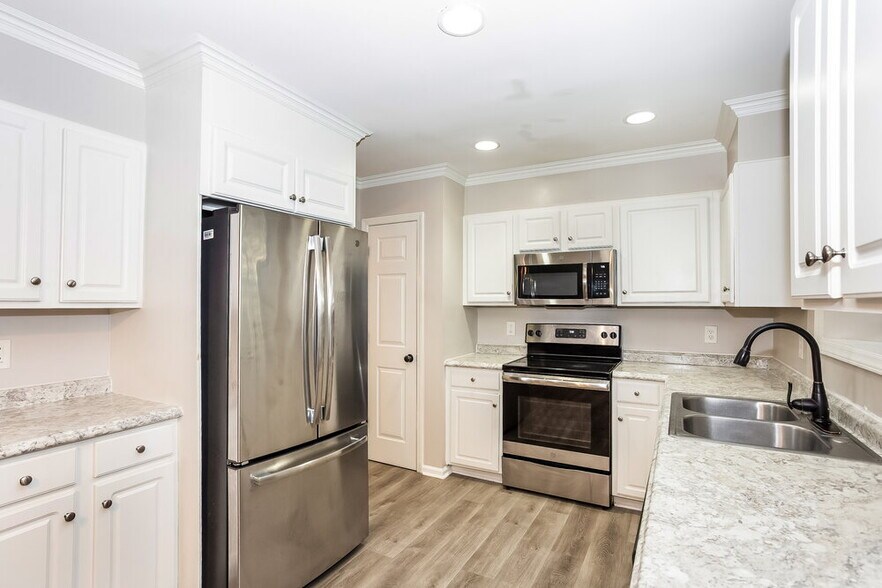 Building Photo - 7811 Belchester Cir