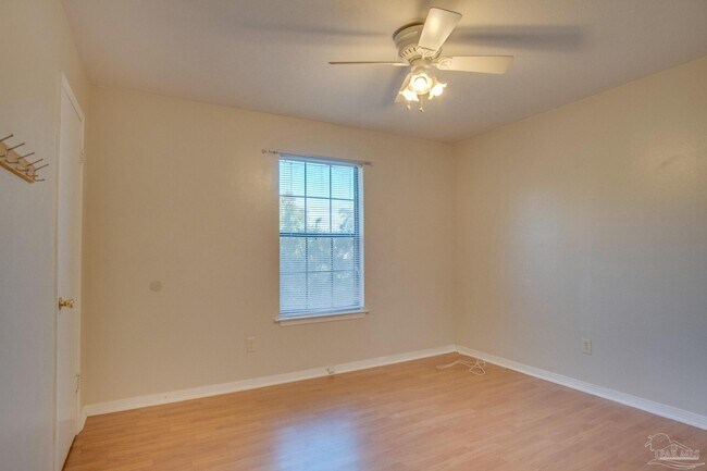 Building Photo - 8111 Stonebrook Dr