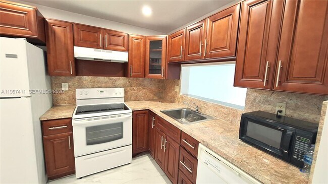 Building Photo - 10875 SW 112th Ave