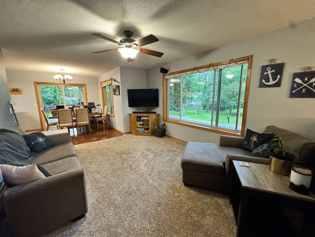 Building Photo - Walk To The Lake! **Rent Special**