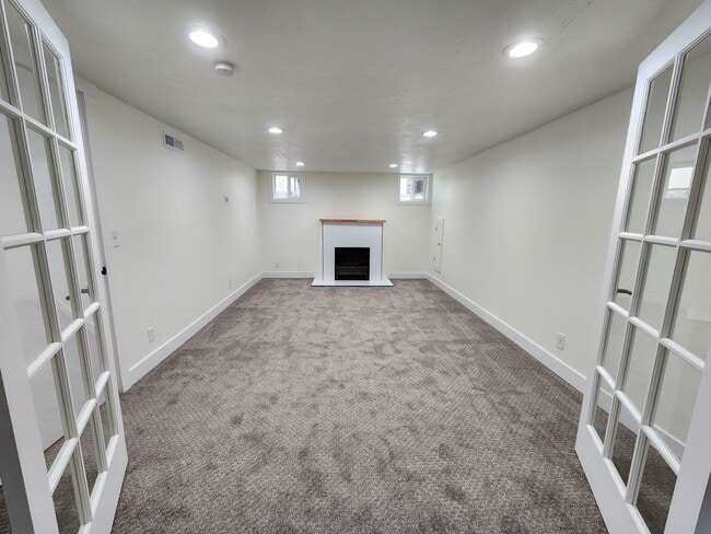 Building Photo - East Bench Luxury Bungalow - Fully Renovated and STUNNING!