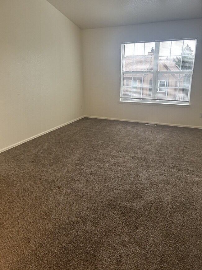 Building Photo - Beautiful 2BR/1.5B Town Home!   Available ...