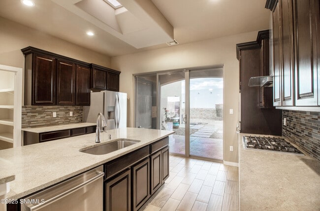 Building Photo - 1415 San Bonifacio