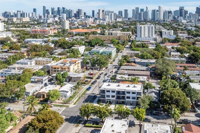 Building Photo - 1376 SW 4th St