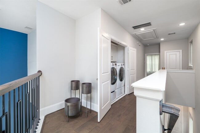 Building Photo - 1303 Edwinstowe Trl