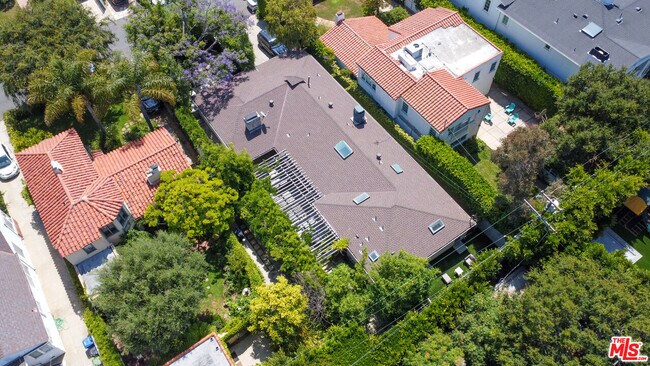 Building Photo - 215 S Medio Dr