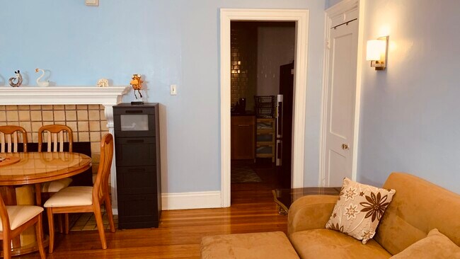 Building Photo - 4625 Pine St