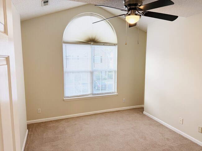 Building Photo - 2932 Mulberry Ln