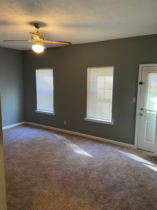 Building Photo - 3002 Maple Cove Ct