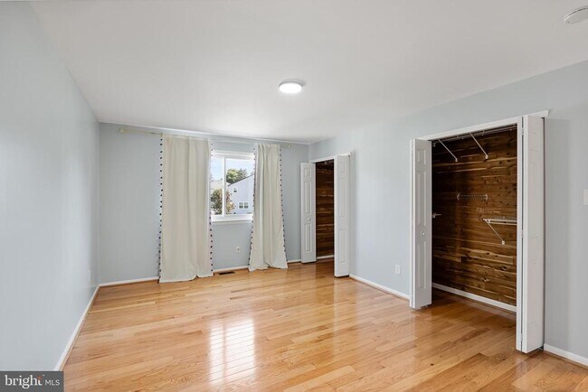 Building Photo - 18 Lakeview Dr