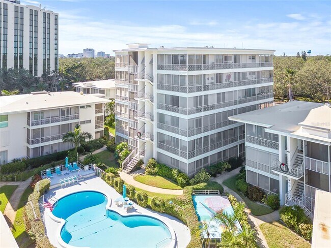 Building Photo - 1012 N Shore Dr NE